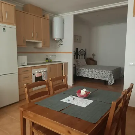 Antequeruela Tourists Apartamento *